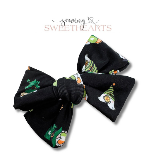 Irish Gnomes Bow Sewing Sweethearts